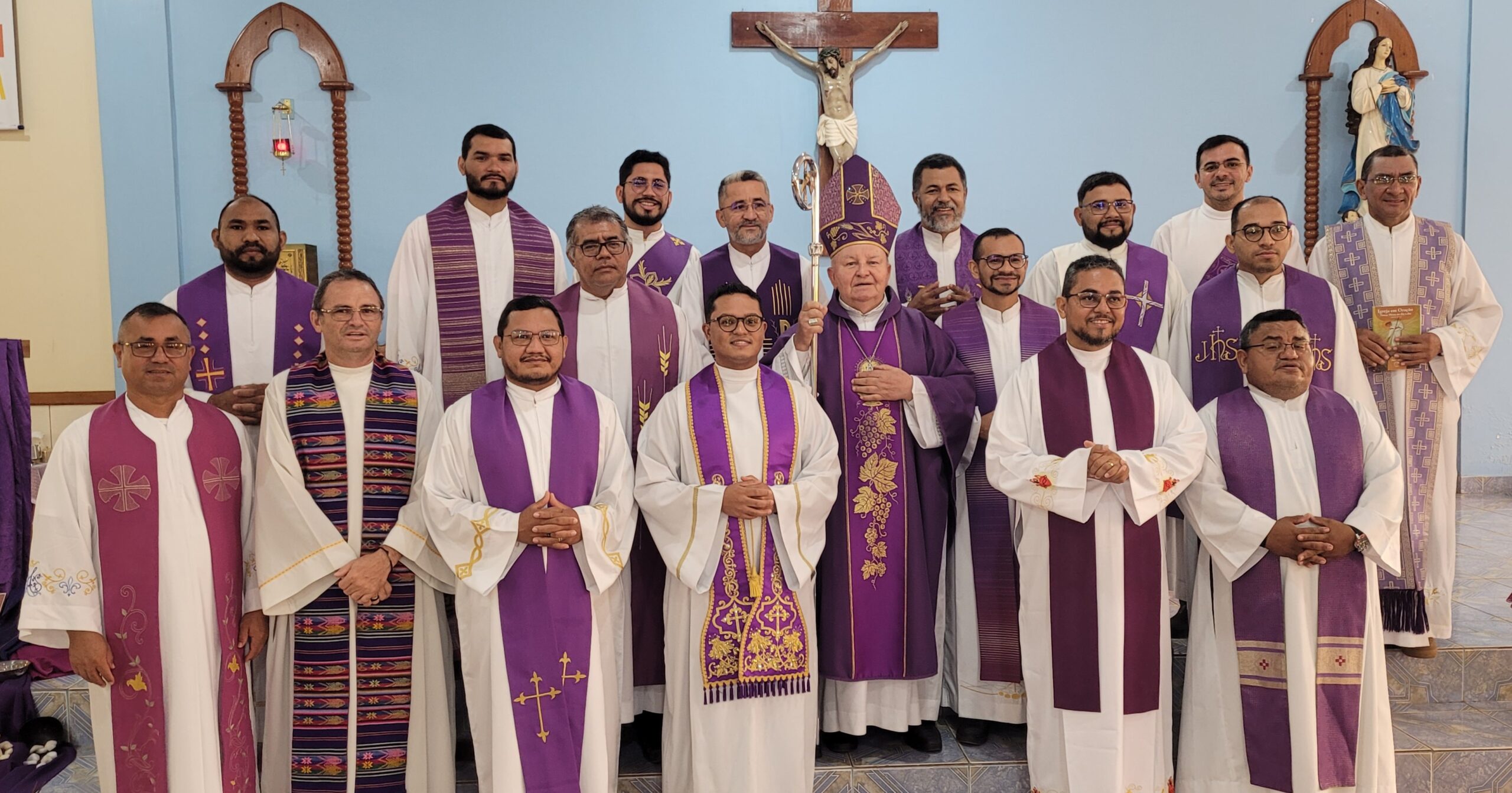 Diocese de Coari realiza encontro do clero e Missa dos Santos Óleos em Anori