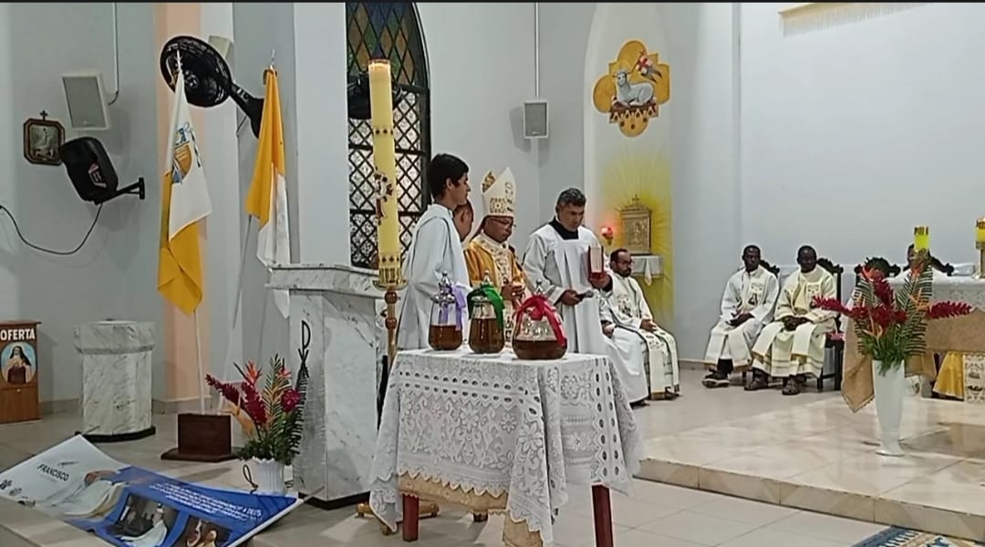 Prelazia de Tefé celebra Missa dos Santos Óleos e agradece pelo pontificado de Francisco