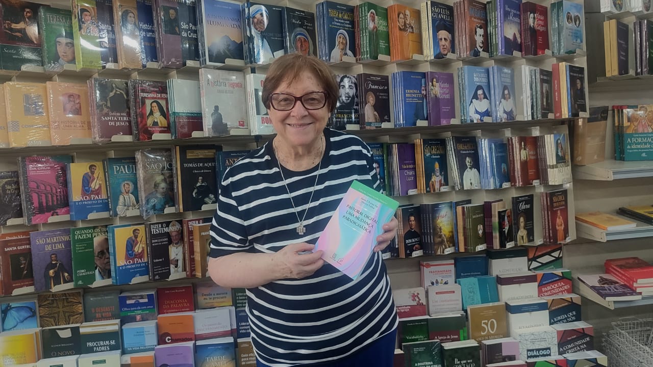 Irmã Joana Puntel: “a cultura digital não é mais online ou offline, ela é onlife”